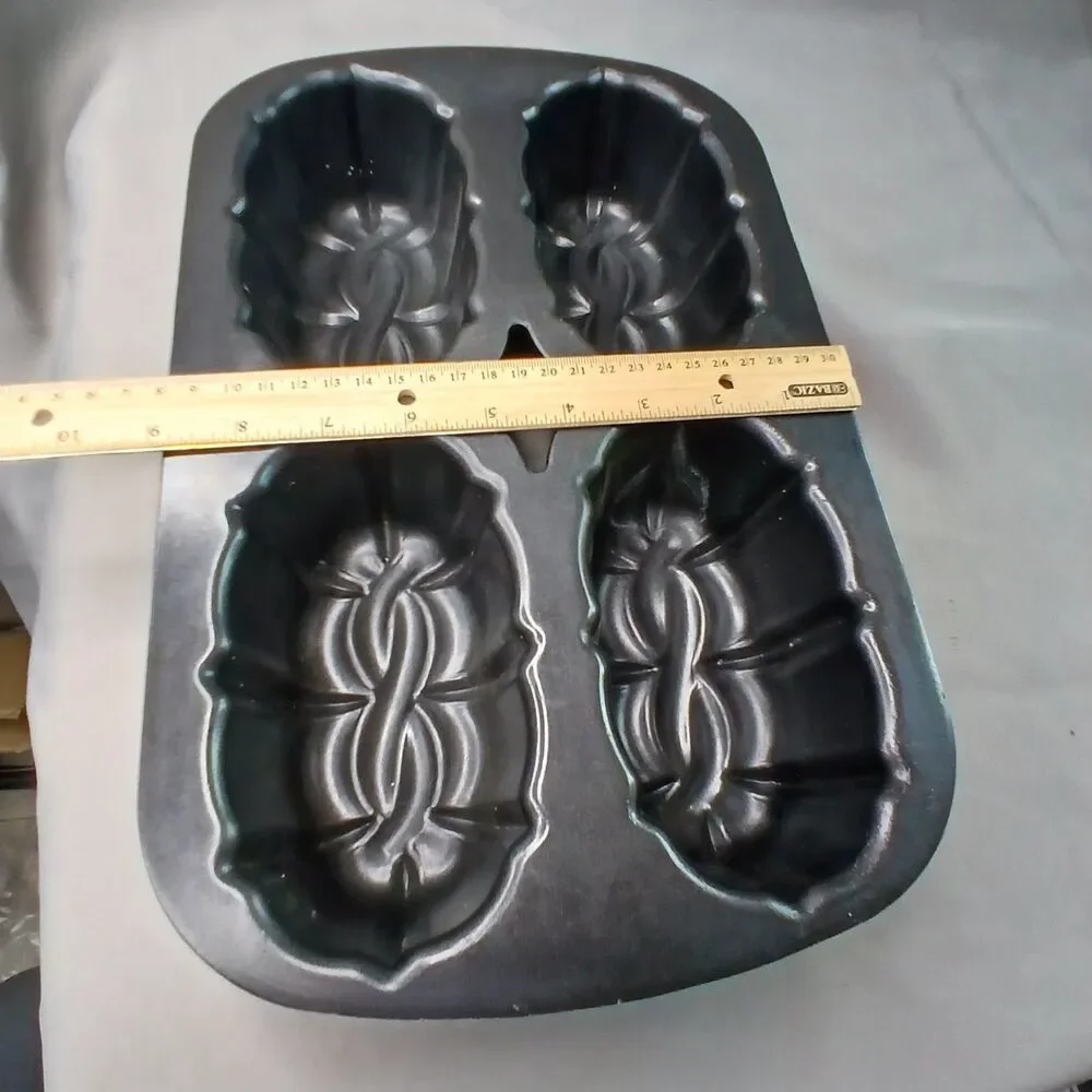 Nordic Ware 4 Bundt Loaf Pan 8 Cup Capacity Celtic Knot Preowned Made in USA